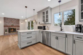 3 Bedroom Hilltop Escape with 5 Private Acres and Hot Tub